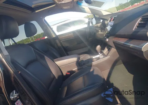 2016 Subaru Outback 3.6R Limited z USA, uszkodzony, nr VIN 4S4BSENC0G3236512